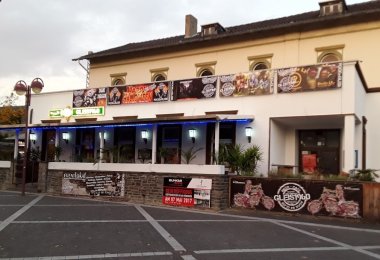 WeintraubenaufTisch.jpg